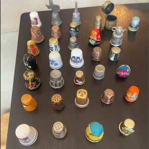 Collection of 32 vintage thimbles.